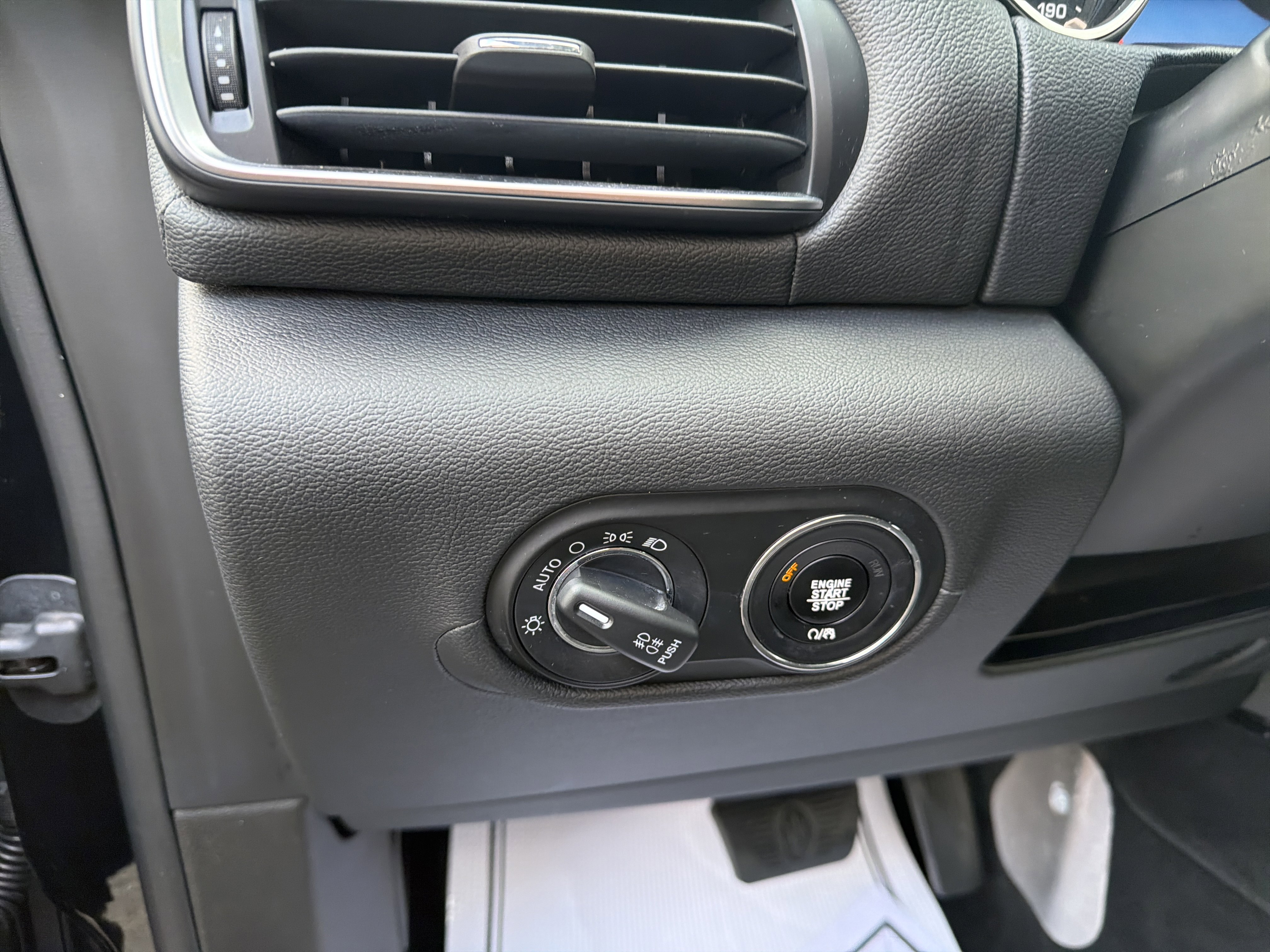 Used 2019 Maserati Levante image 11