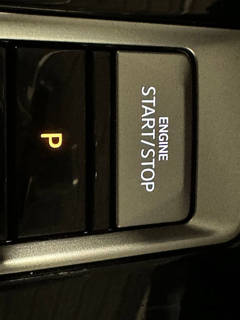 Used 2024 Volkswagen Atlas SE w/ Panoramic Sunroof Package AWD/4WD image 33