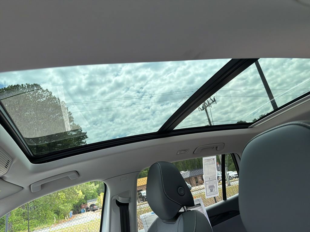 New 2026 Volkswagen Tiguan SE AWD/4WD image 16