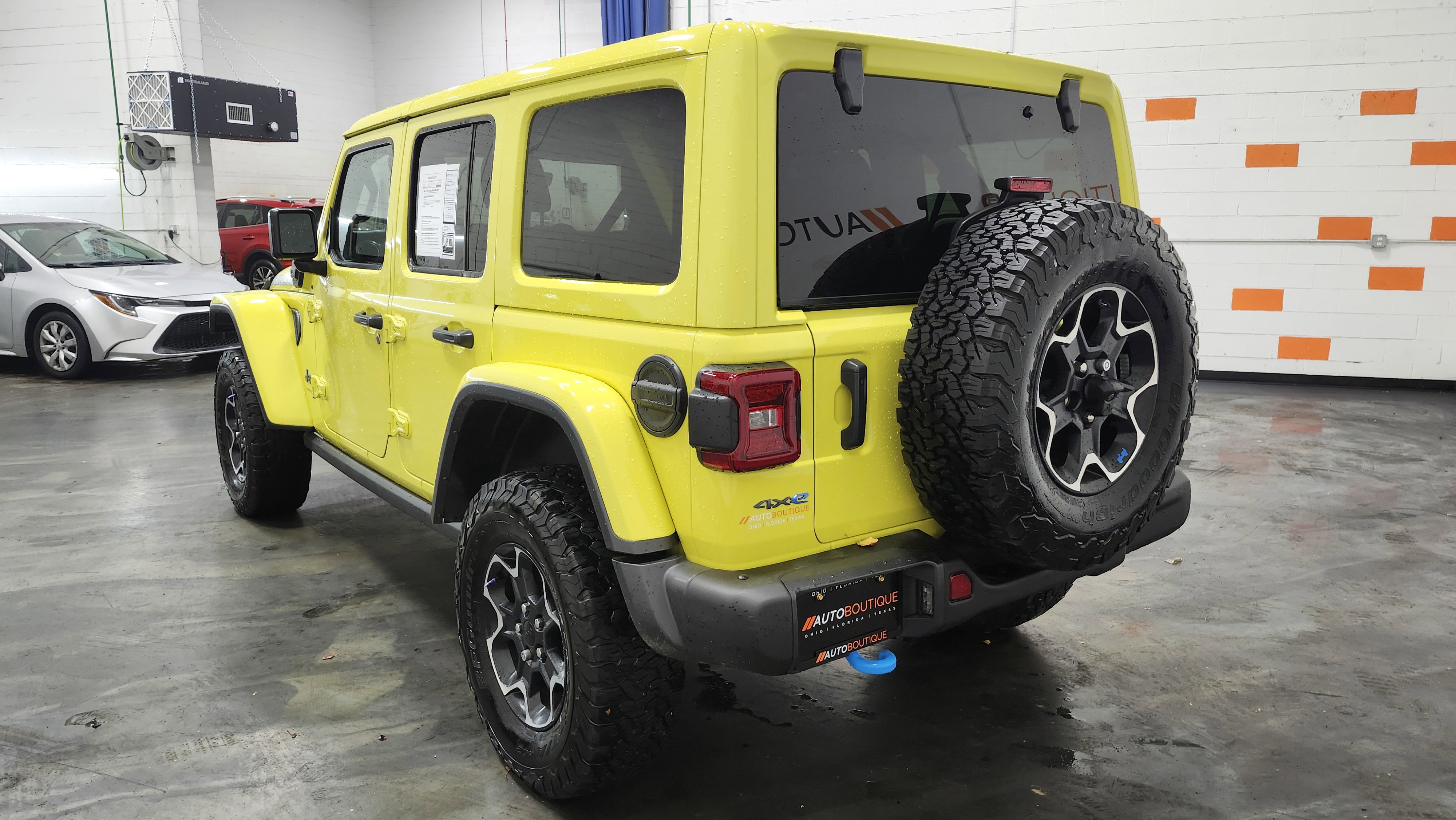 Used 2023 Jeep Wrangler Unlimited Rubicon 4xe w/ Steel Bumper Group image 18