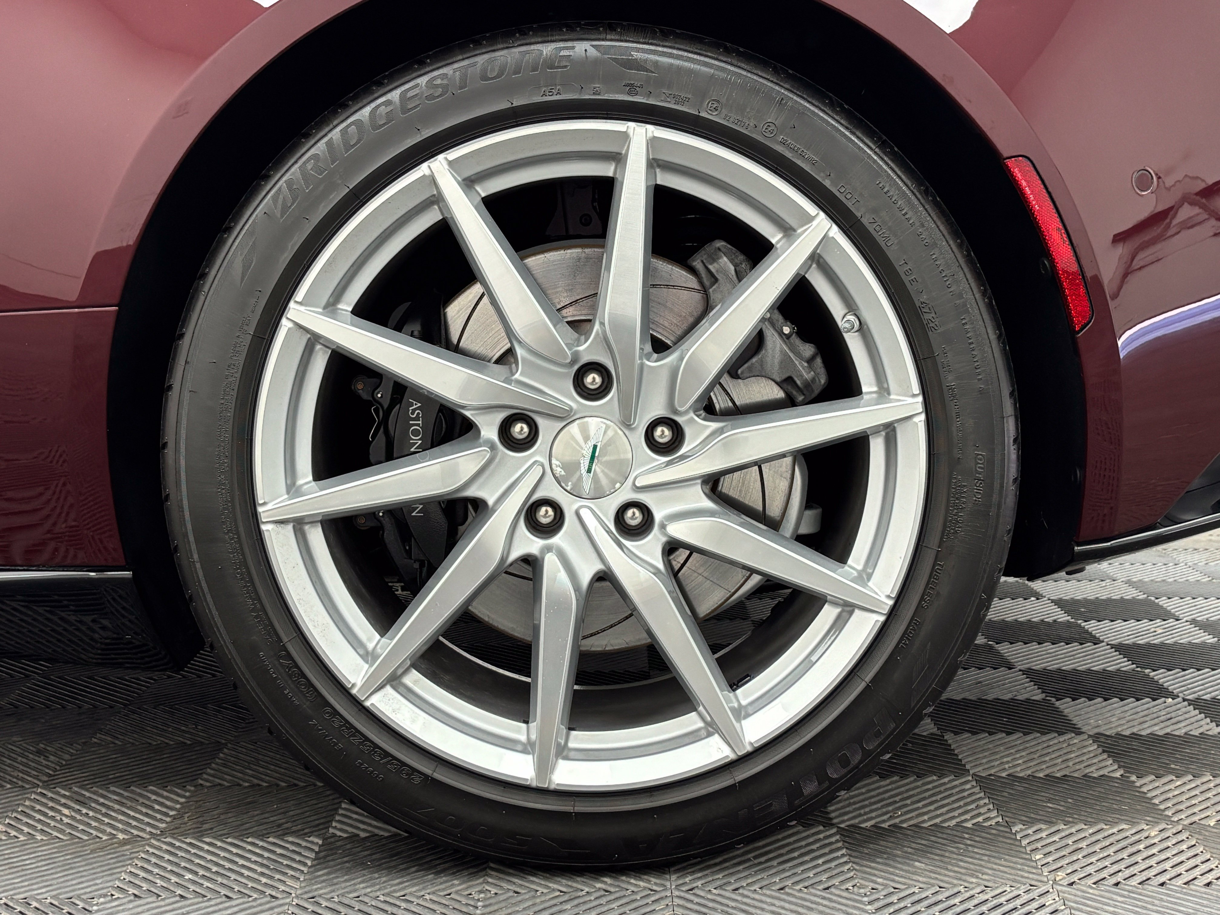 Used 2019 Aston Martin DB11 Volante RWD image 15