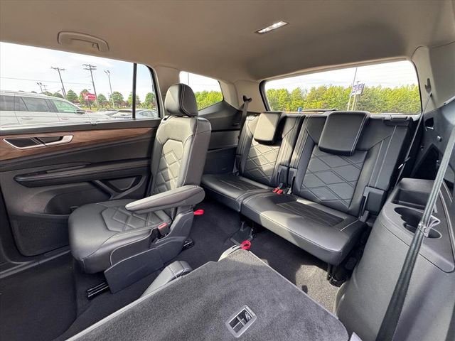 Used 2024 Volkswagen Atlas SE AWD/4WD image 13