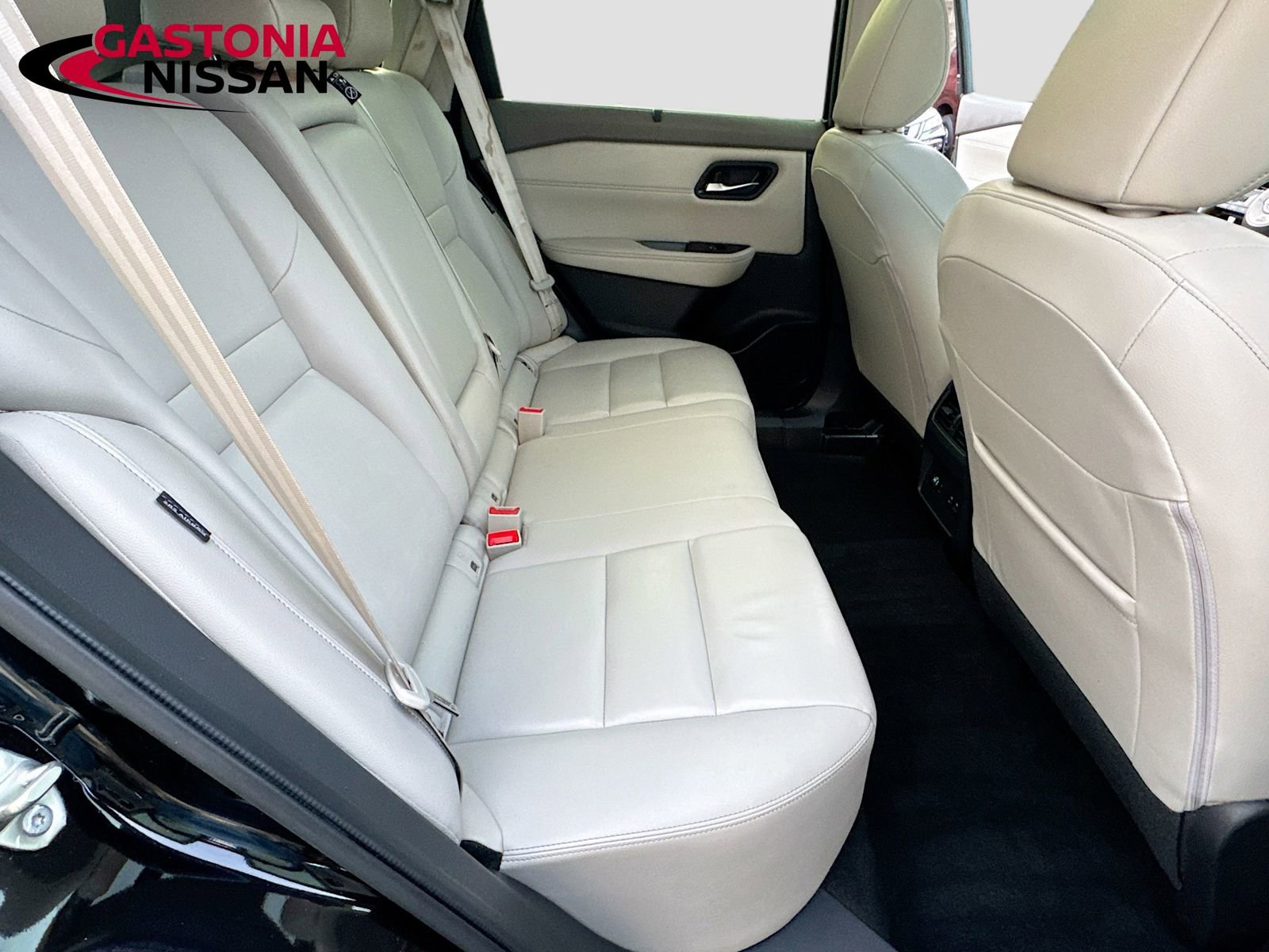 Used 2023 Nissan Rogue SL w/ SL Premium Package image 35