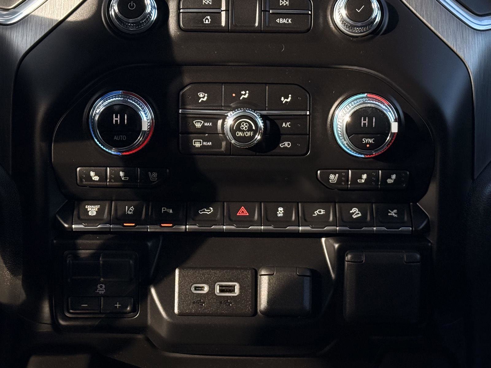 Used 2023 GMC Sierra 3500 Denali w/ Denali Black Diamond Edition image 22