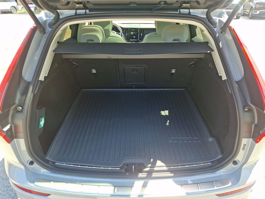 Used 2024 Volvo XC60 B5 Plus w/ Protection Package Premier image 29