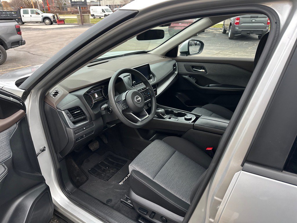 Used 2023 Nissan Rogue SV AWD/4WD image 10