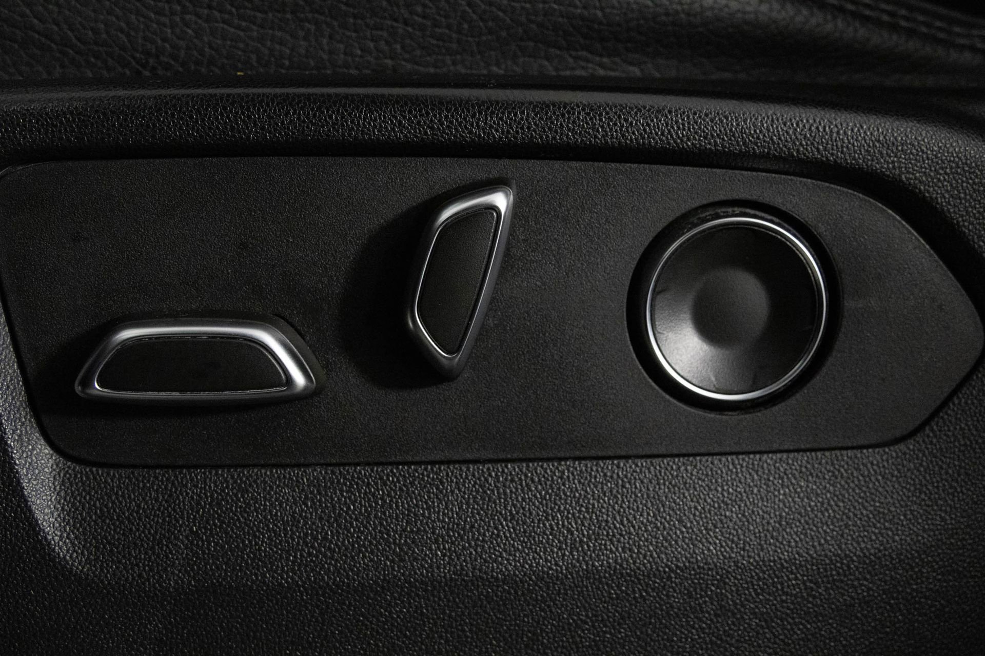 Used 2023 GMC Yukon XL Denali image 17