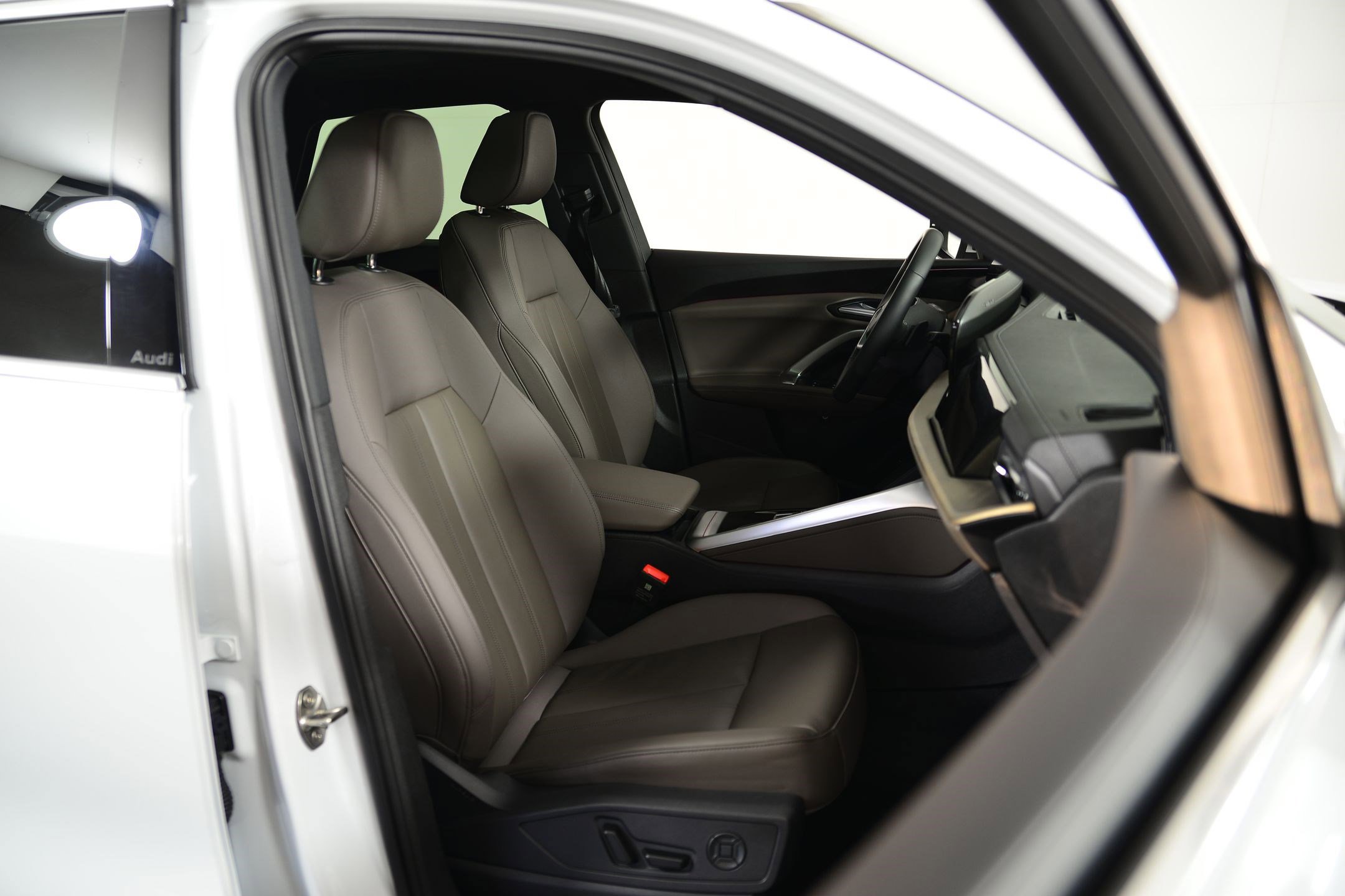 Certified 2025 Audi Q5 Premium w/ Convenience Package image 17