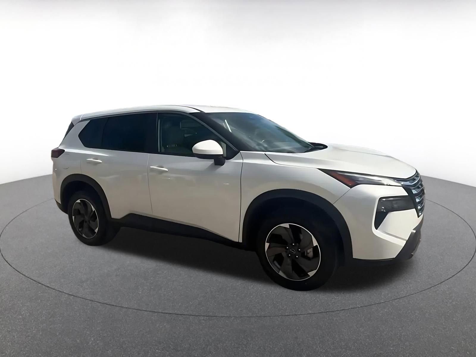 Used 2025 Nissan Rogue SV FWD image 2