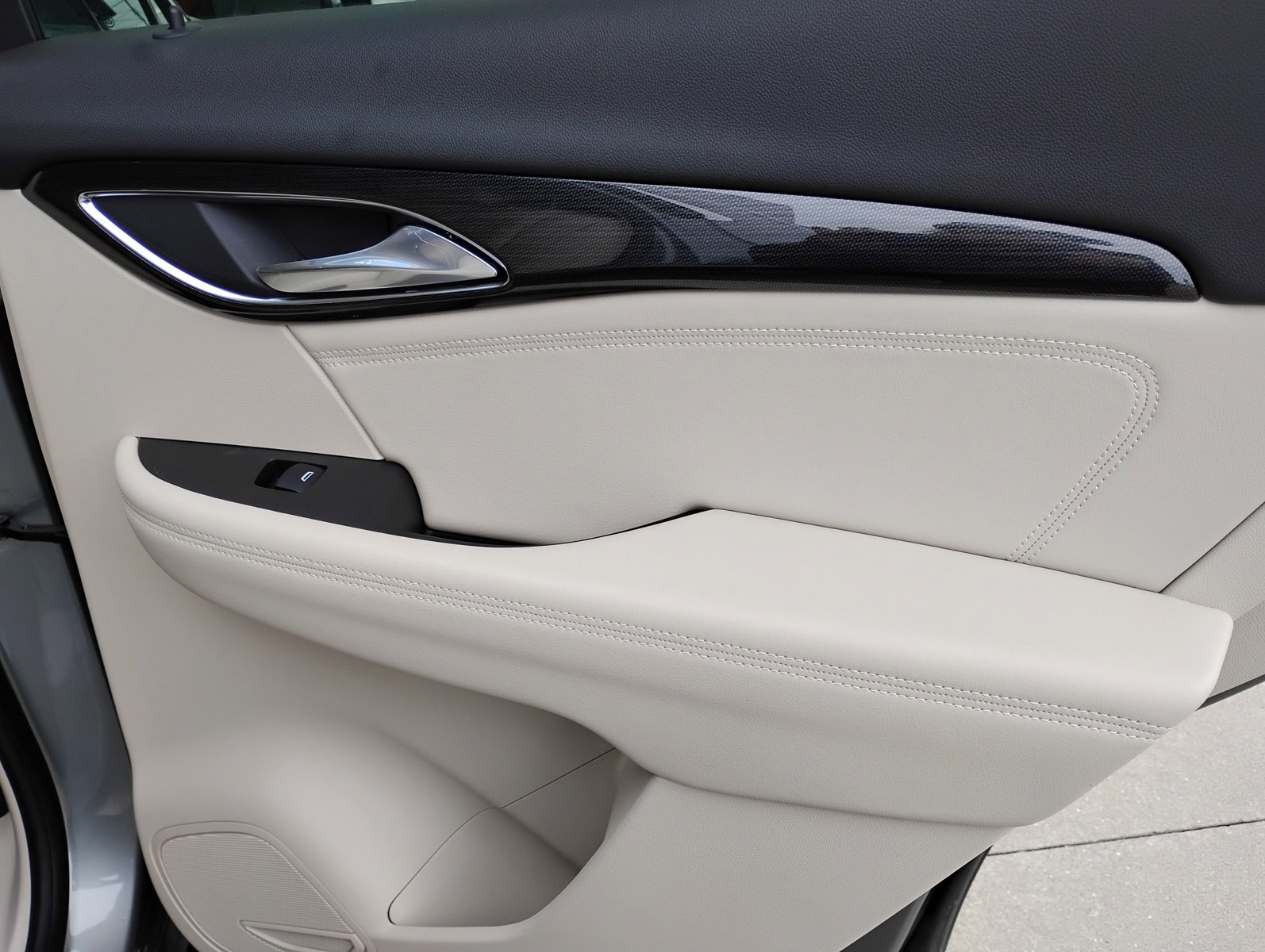 Used 2023 Buick Envision Essence image 21