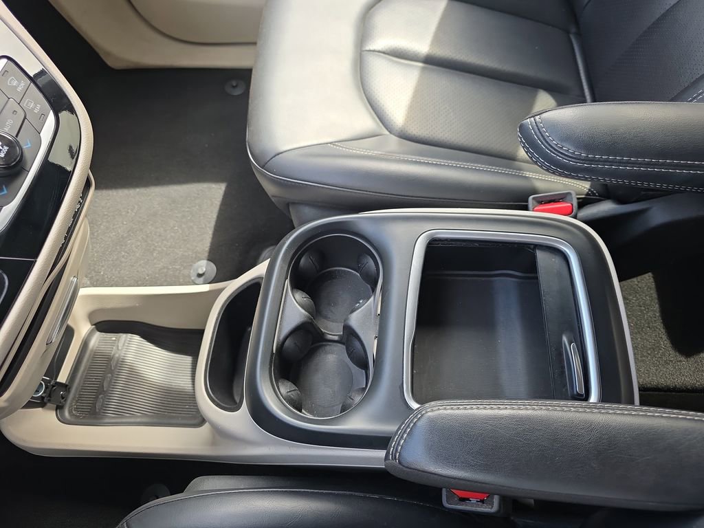 Used 2023 Chrysler Pacifica Touring-L image 28