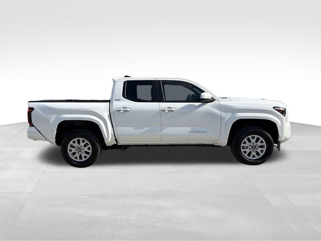 Used 2025 Toyota Tacoma SR5 w/ SR5 Upgrade Package AWD/4WD image 8