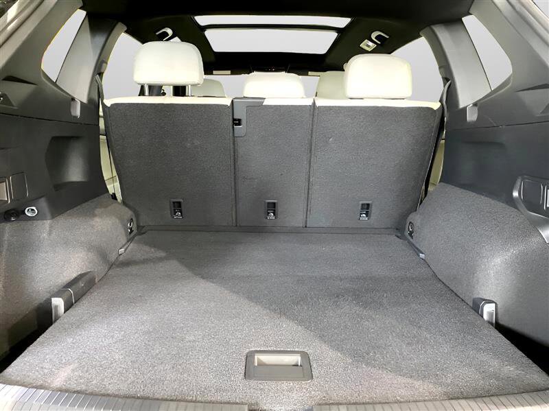 Used 2023 Volkswagen Tiguan SE R-Line image 28