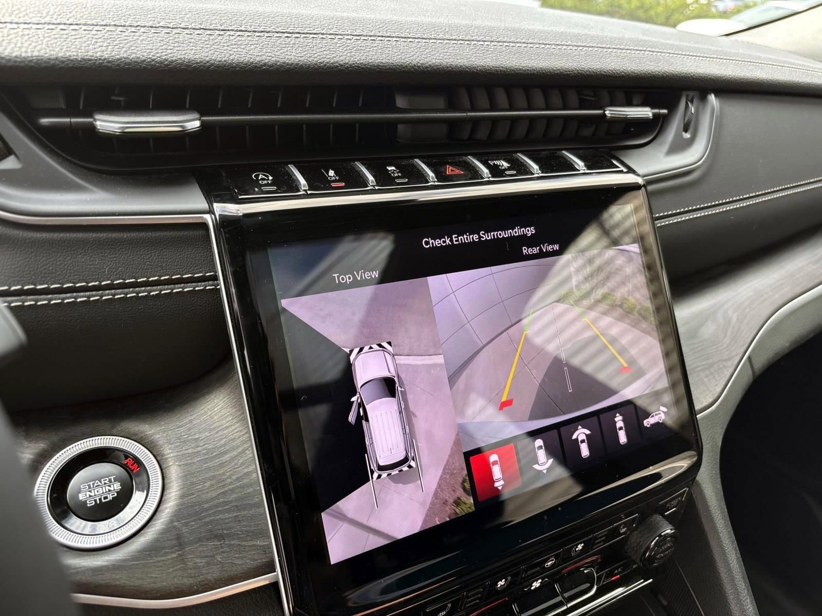 Used 2025 Jeep Grand Cherokee Limited w/ Luxury Tech Group II image 20