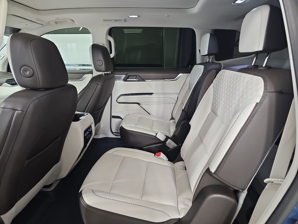 Certified 2024 GMC Acadia Denali w/ Super Cruise Package AWD/4WD image 19
