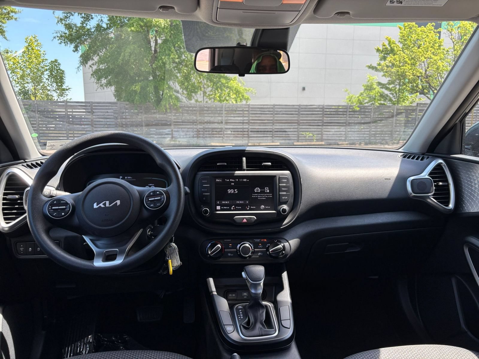 Used 2025 Kia Soul LX w/ LX Technology Package FWD image 32