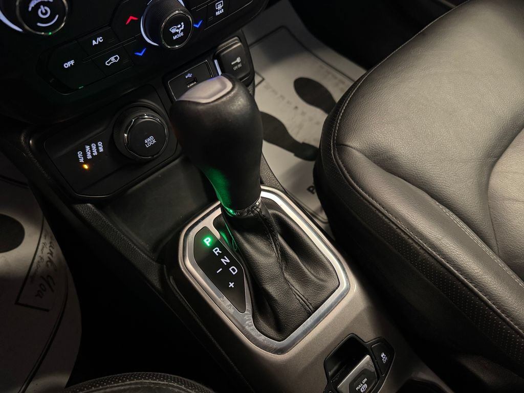 Used 2022 Jeep Renegade Limited AWD/4WD image 16