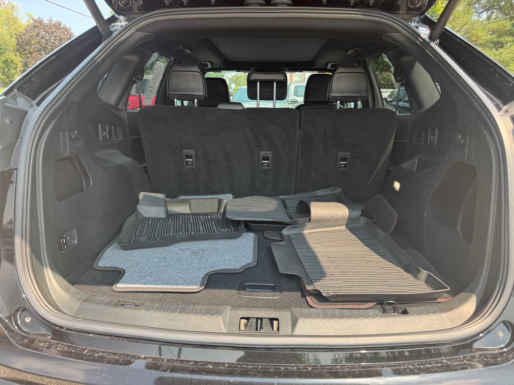 Used 2023 Ford Edge ST-Line w/ Class II Trailer Tow Package AWD/4WD image 11