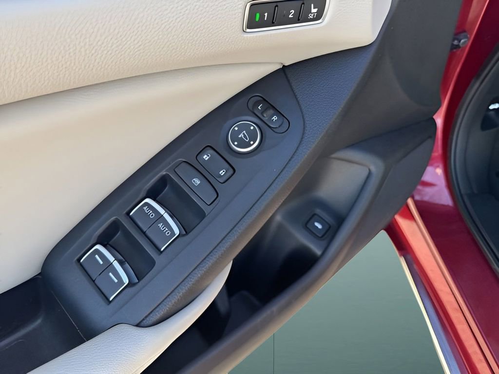 Used 2019 Honda Accord Touring image 41