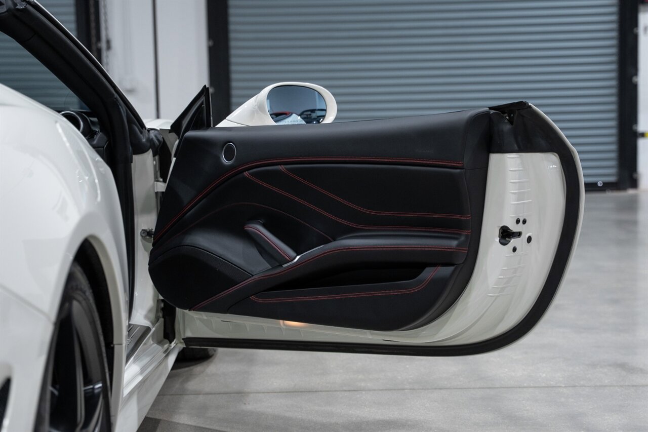 Used 2016 Ferrari California T RWD image 35