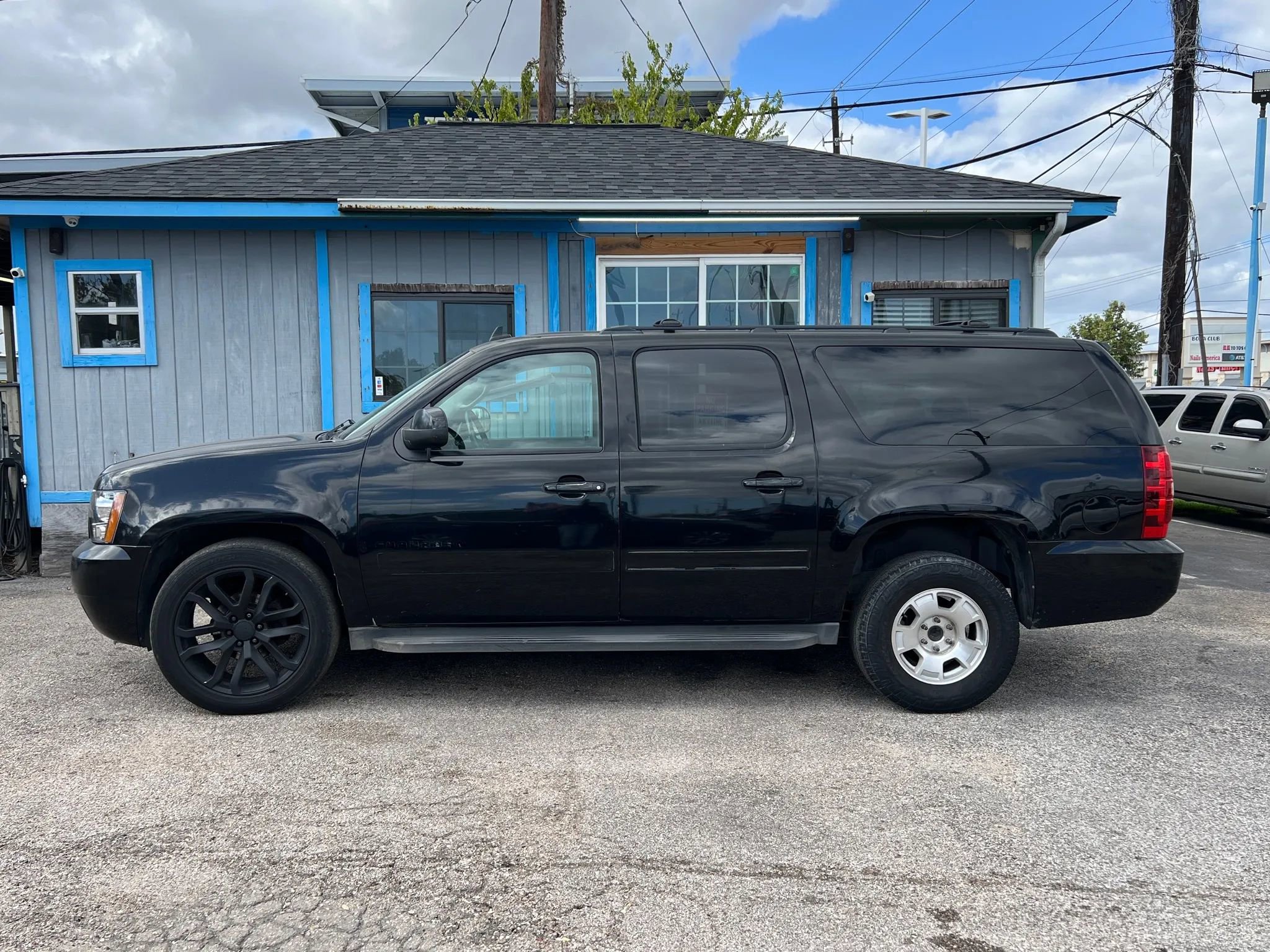 Used 2012 Chevrolet Suburban LT image 9