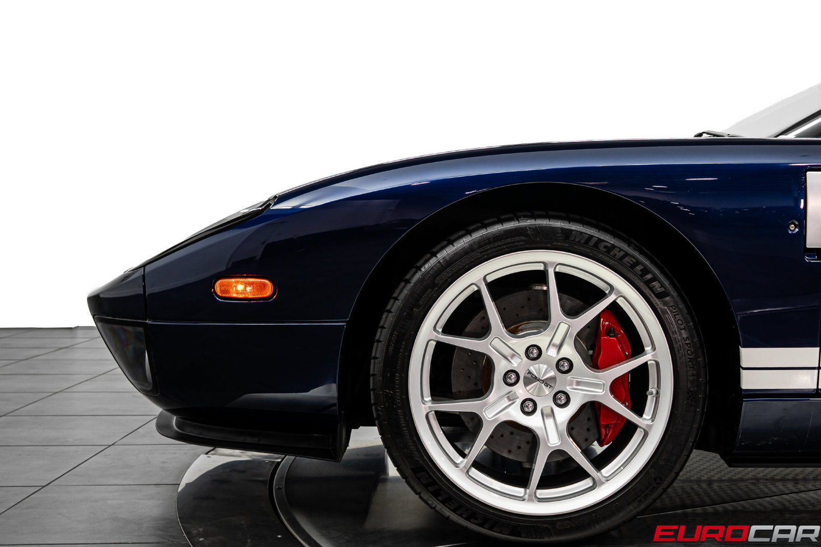 Used 2005 Ford GT RWD image 16