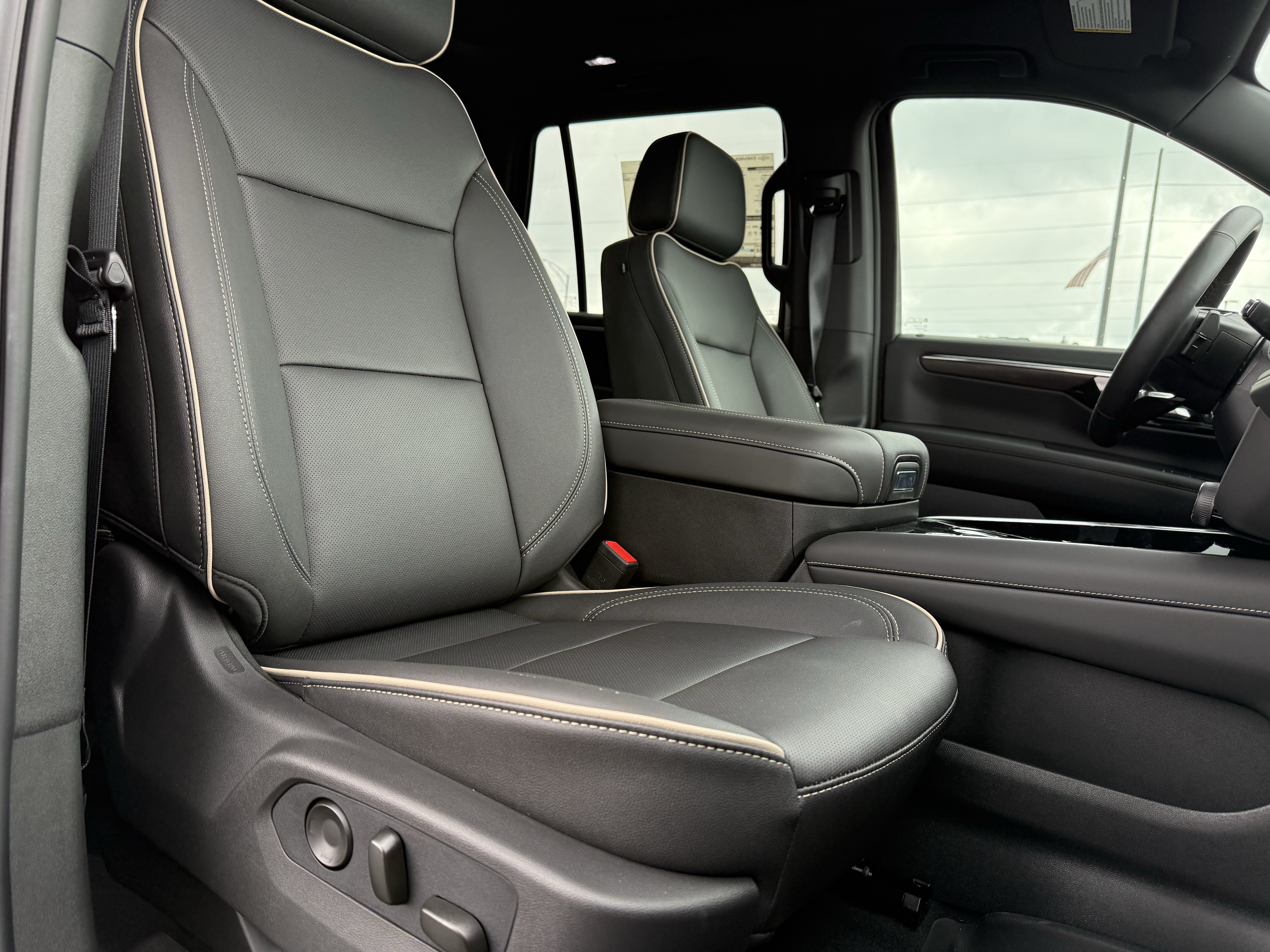 New 2026 Chevrolet Tahoe Premier w/ Sun And Tow Package AWD/4WD image 34