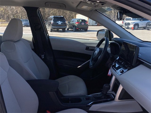 Used 2023 Toyota Corolla Cross L image 11