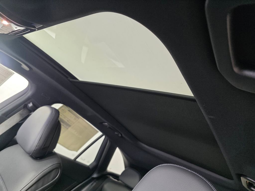 New 2026 Mercedes-Benz GLC 300 image 9