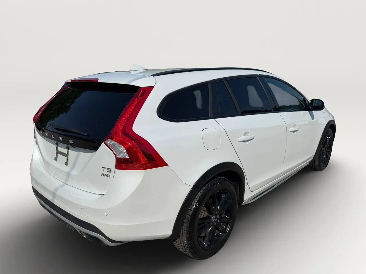 Used 2018 Volvo V60 T5 Cross Country w/ Convenience Package AWD/4WD image 3
