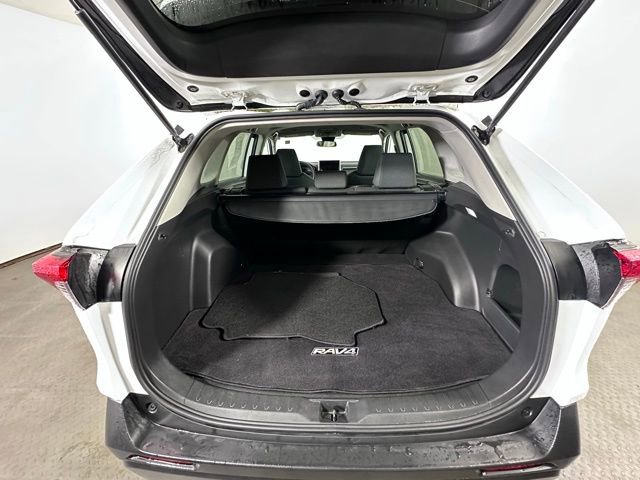 Used 2023 Toyota RAV4 LE image 13