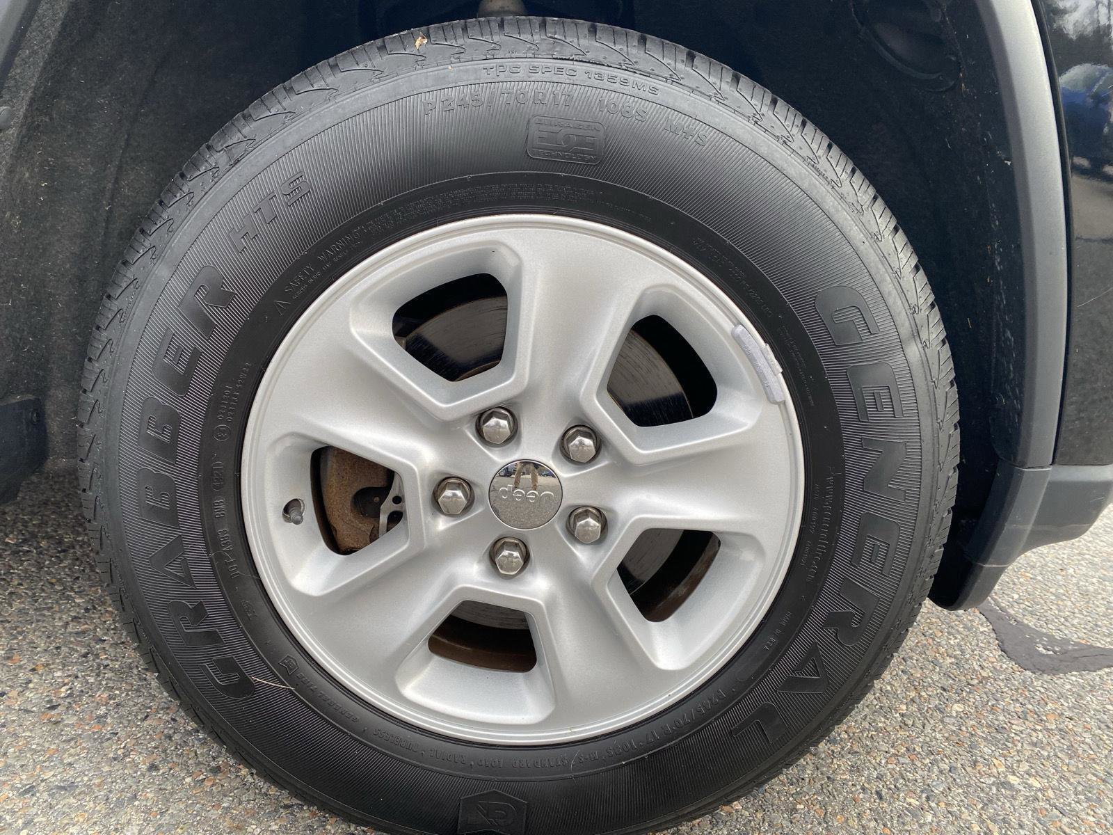 Used 2017 Jeep Grand Cherokee Laredo image 9