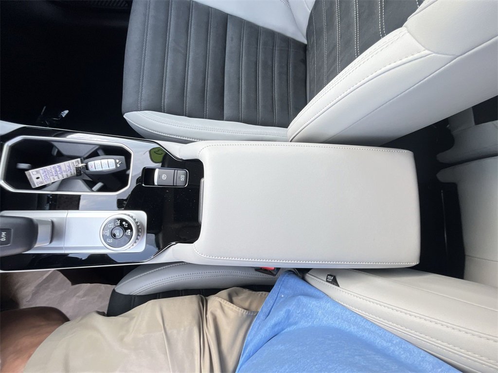 New 2025 Mitsubishi Outlander SE image 21