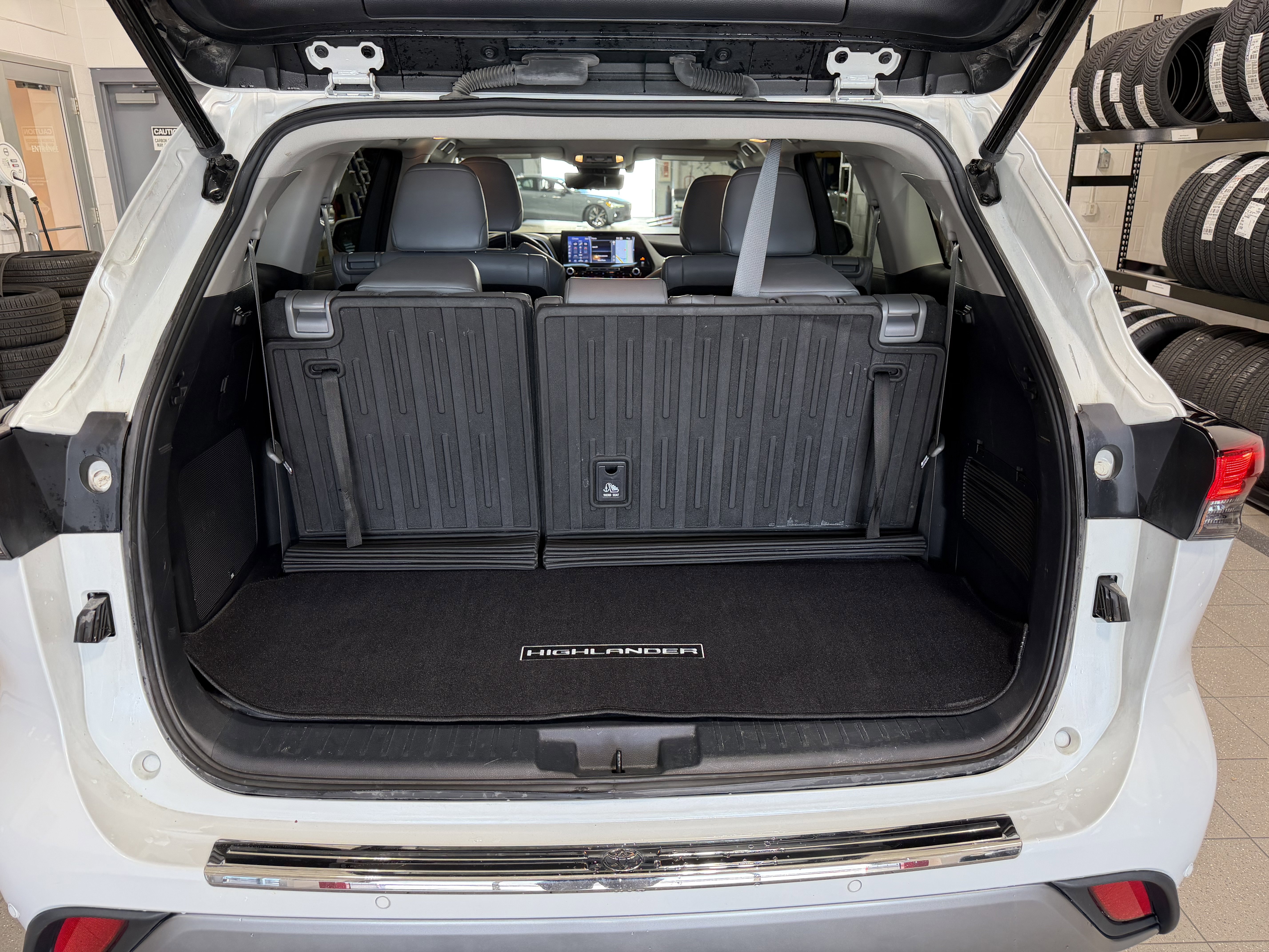 Used 2022 Toyota Highlander Platinum AWD/4WD image 35