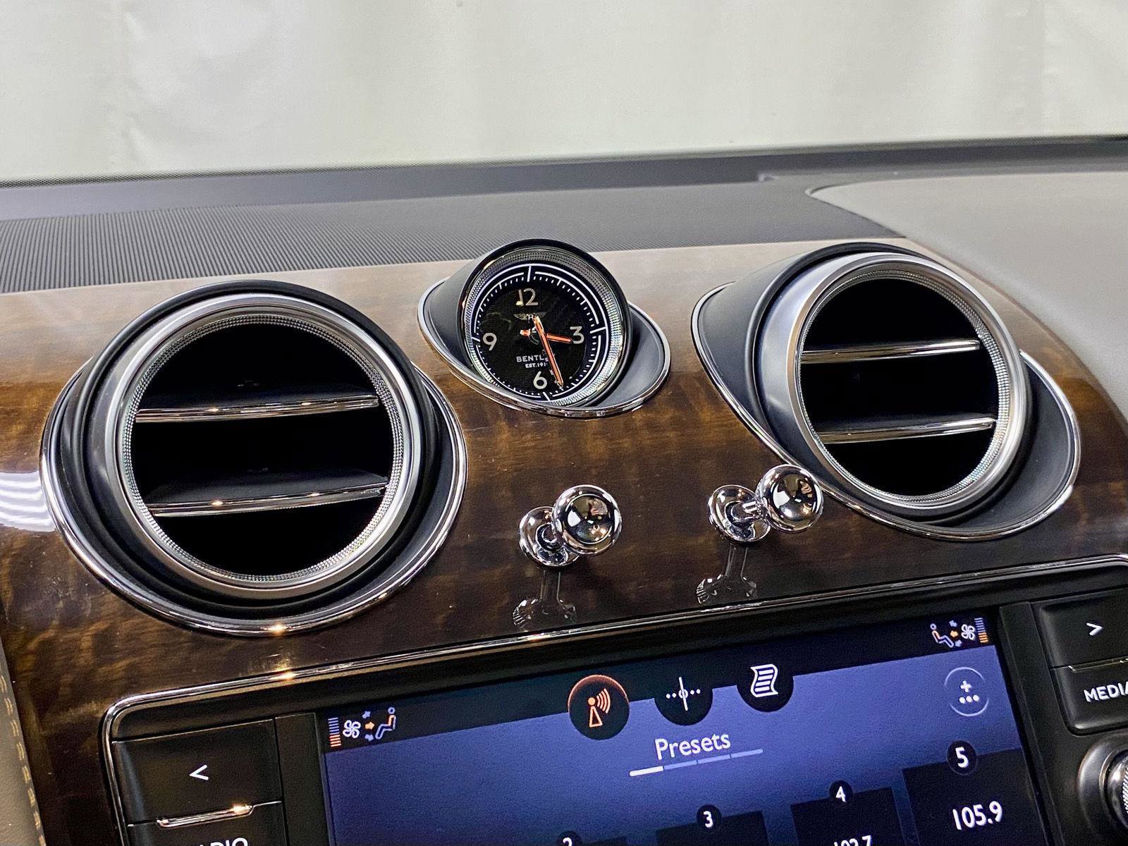 Used 2018 Bentley Bentayga AWD/4WD image 38