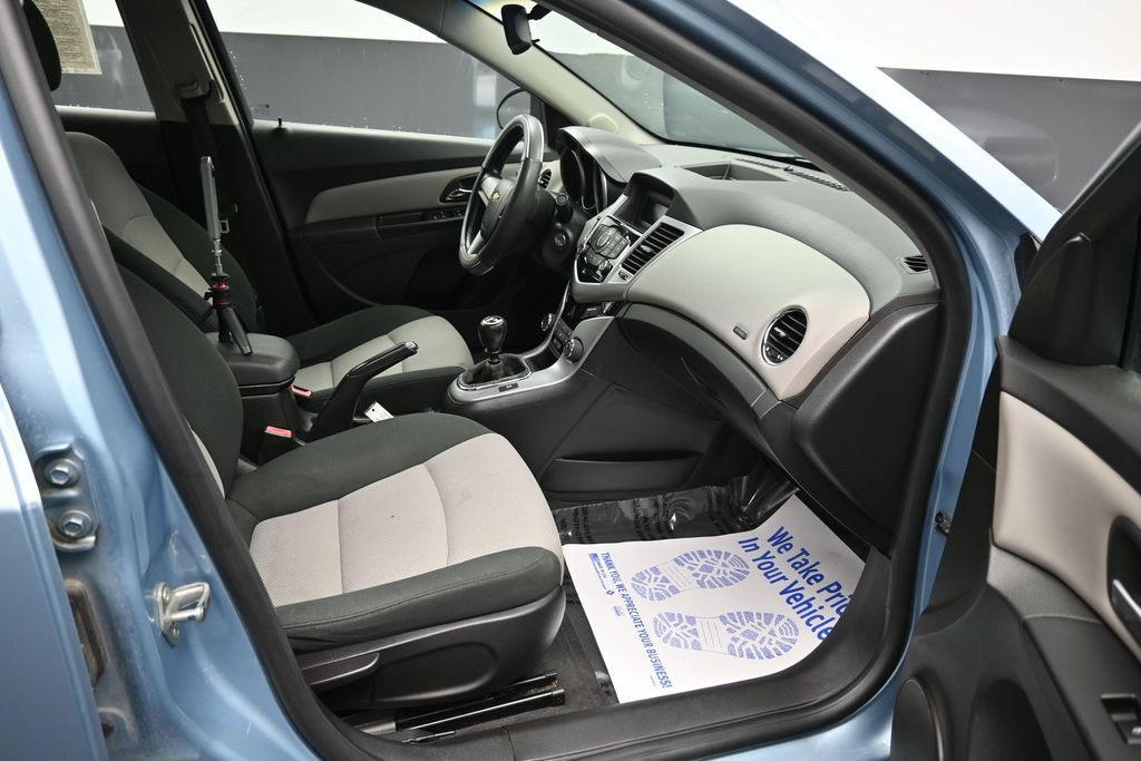 Used 2012 Chevrolet Cruze LS FWD image 17