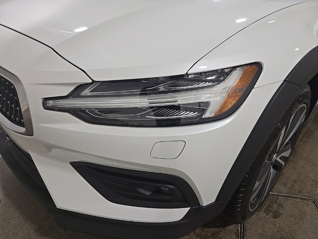 Used 2025 Volvo V60 B5 Cross Country Plus image 21