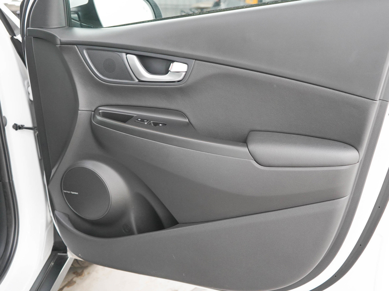 Certified 2023 Hyundai Kona Limited w/ Cargo Package FWD image 11