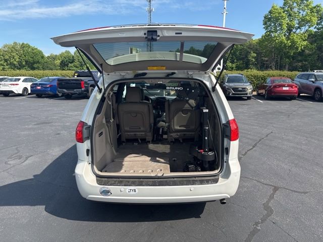 Used 2010 Toyota Sienna XLE Limited FWD image 11