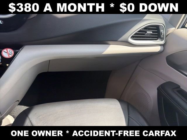 Used 2023 Chrysler Pacifica Touring-L image 25
