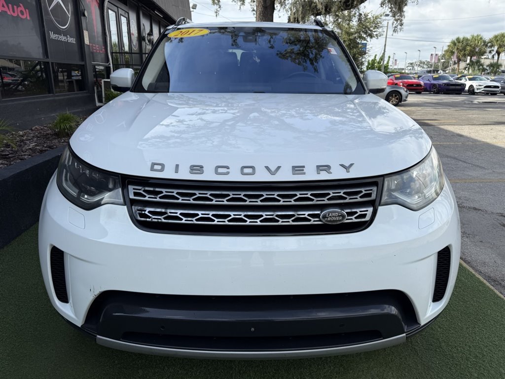 Used 2017 Land Rover Discovery HSE AWD/4WD image 2