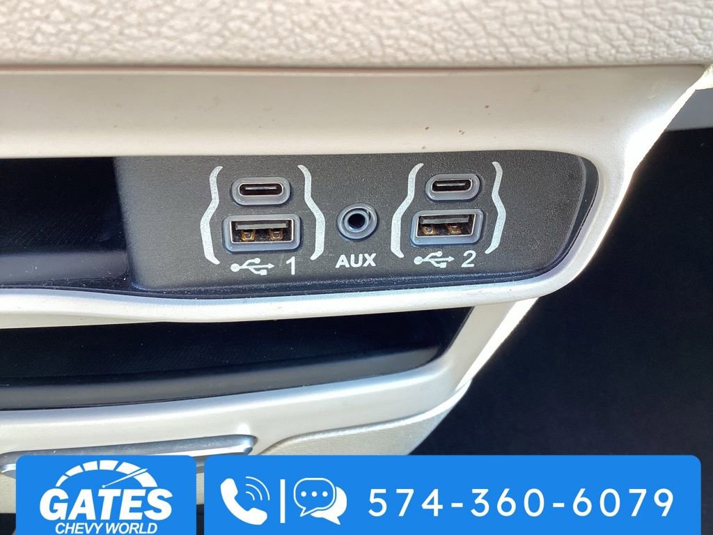 Used 2024 Chrysler Pacifica Touring-L image 22