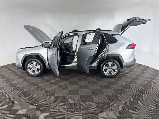 Used 2022 Toyota RAV4 XLE image 11