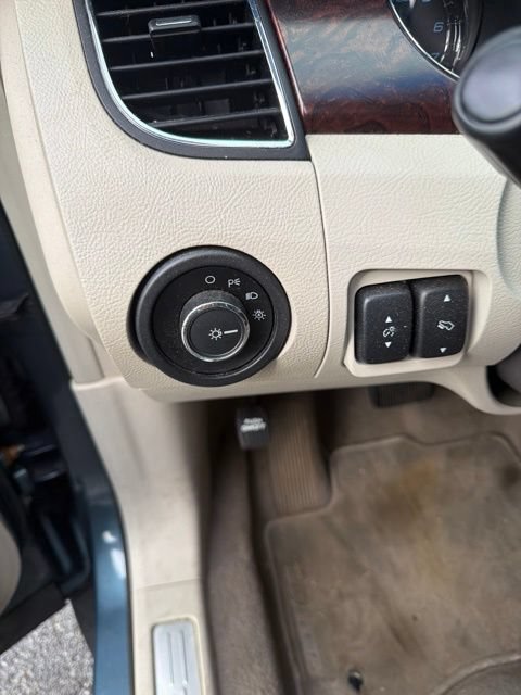 Used 2010 Ford Taurus Limited FWD image 13