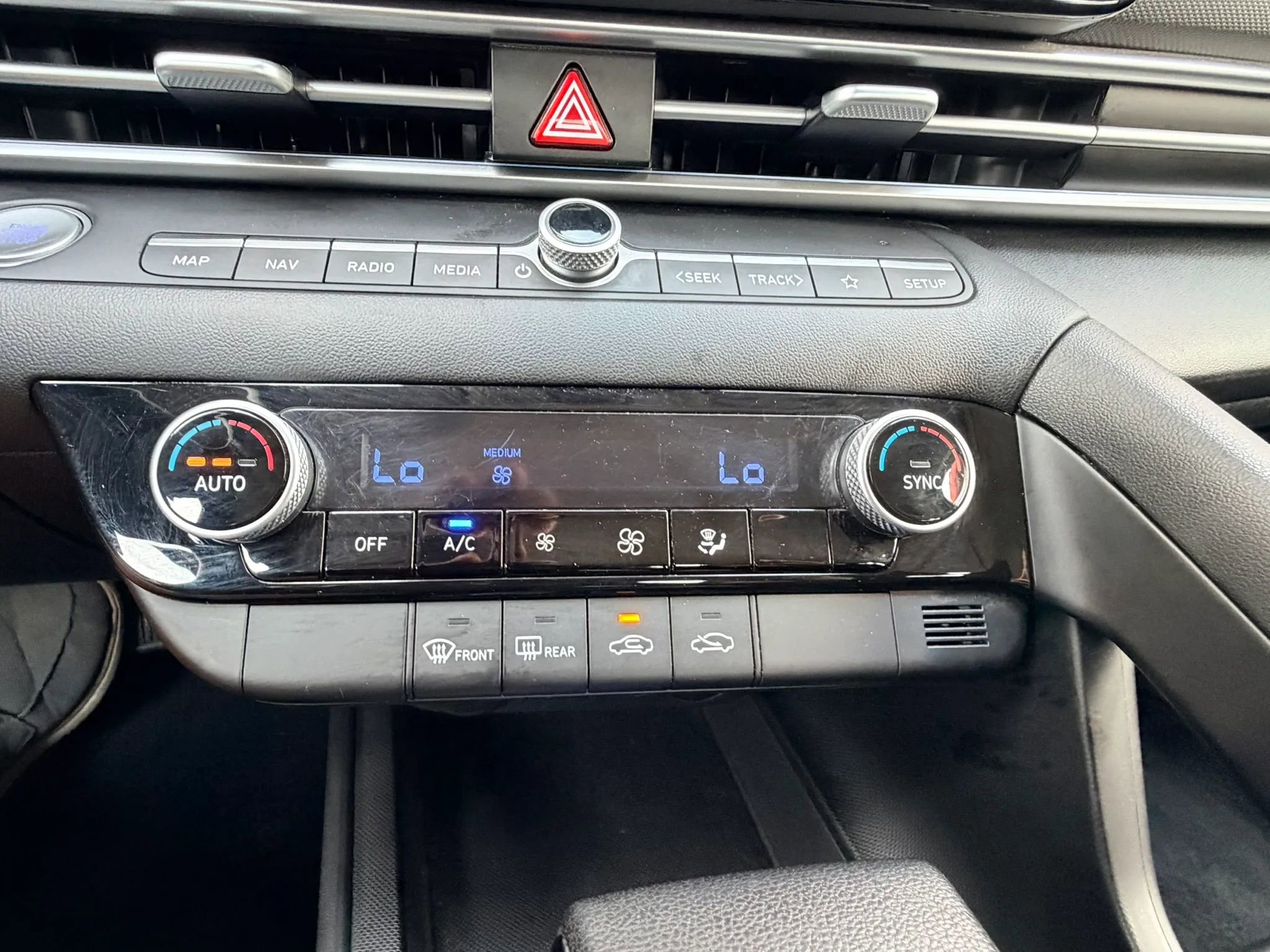 Used 2024 Hyundai Elantra SEL FWD image 16