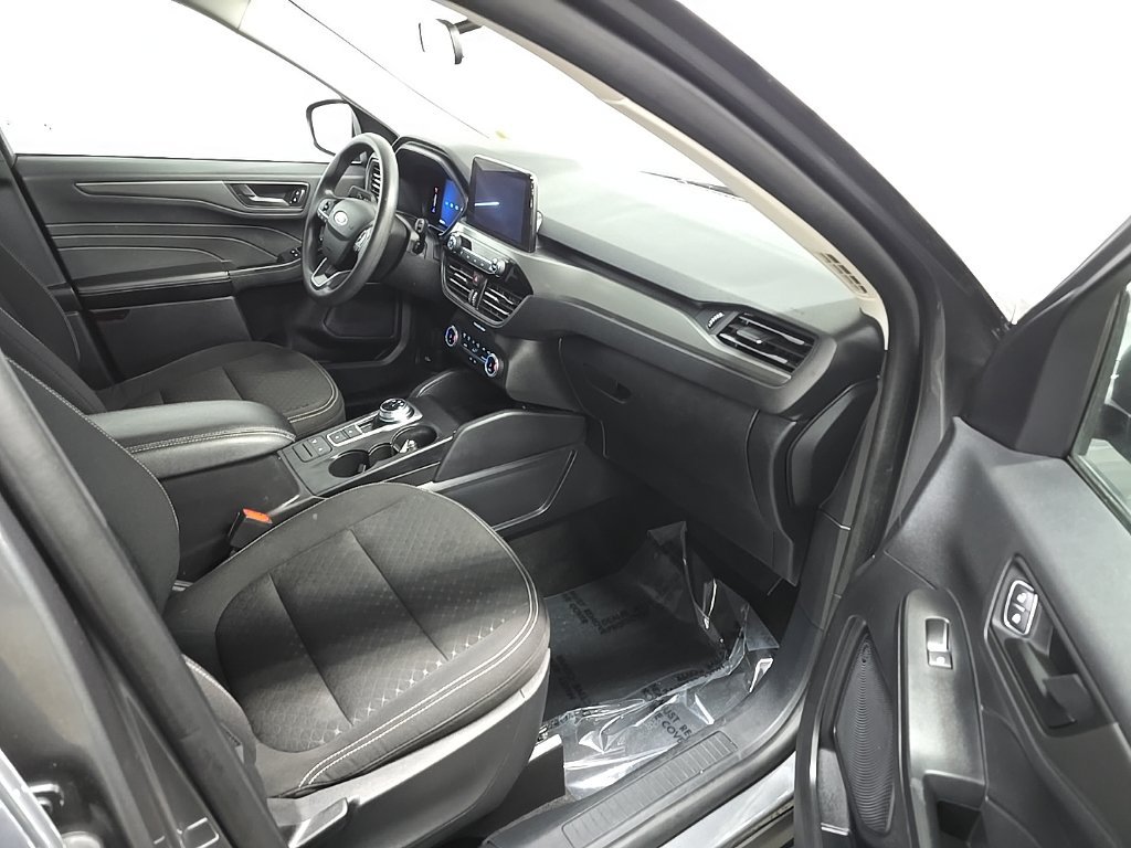 Certified 2025 Ford Escape Active AWD/4WD image 16