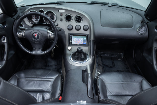 Used 2006 Pontiac Solstice Convertible w/ Premium Package RWD image 18