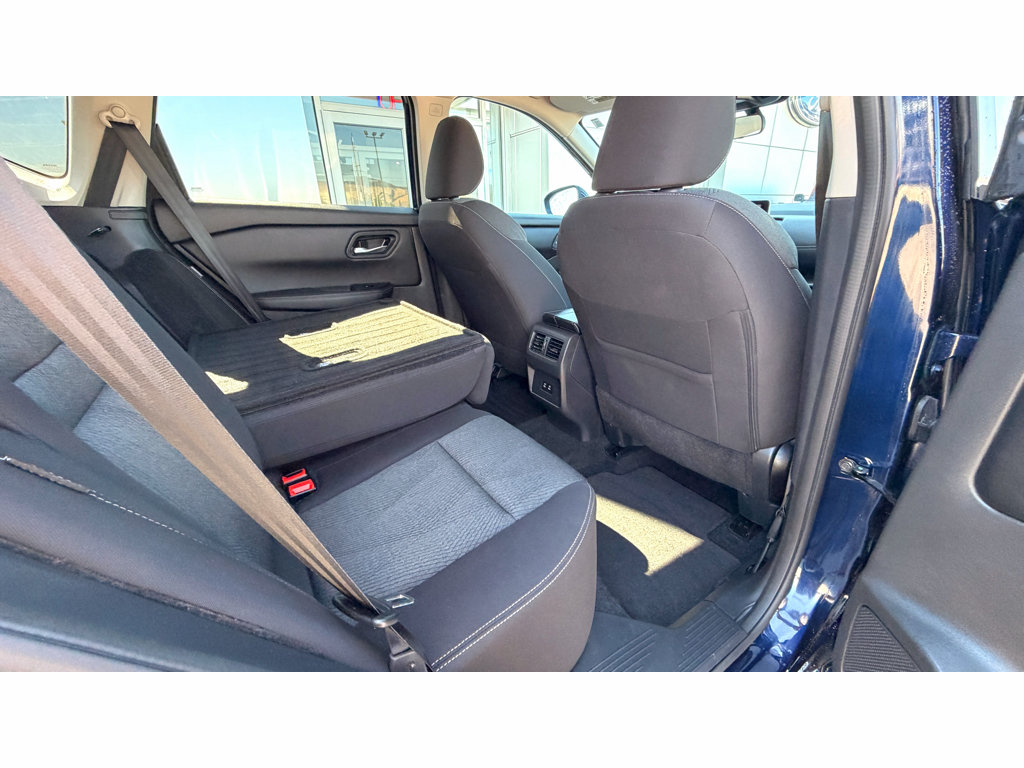 Used 2025 Nissan Rogue SV FWD image 13