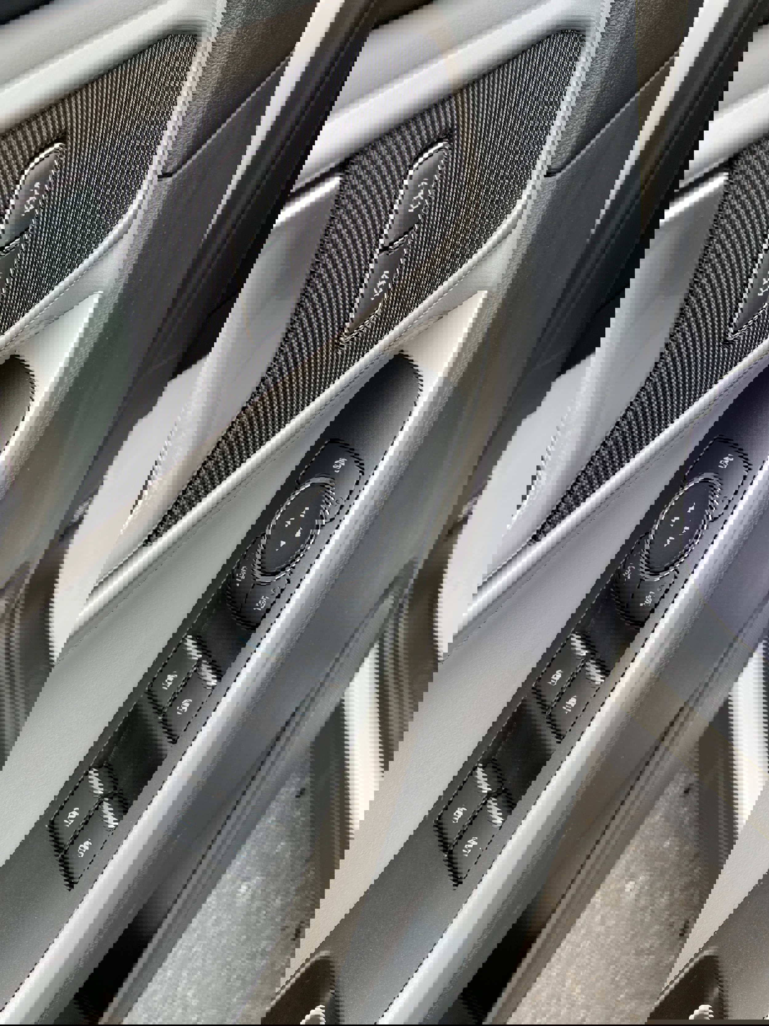 Used 2021 Ford Explorer XLT w/ Equipment Group 202A image 14