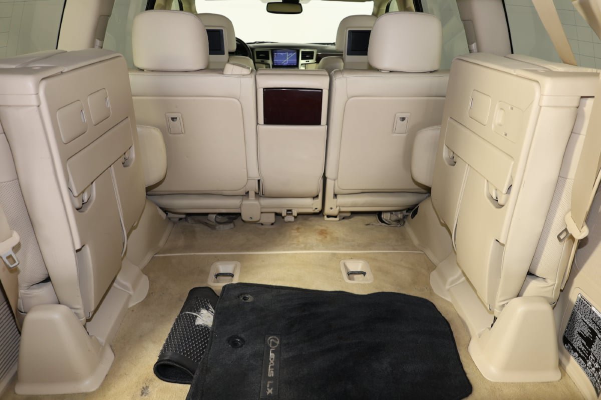 Used 2013 Lexus LX 570 4WD w/ Luxury Pkg w/Pre-crash image 19